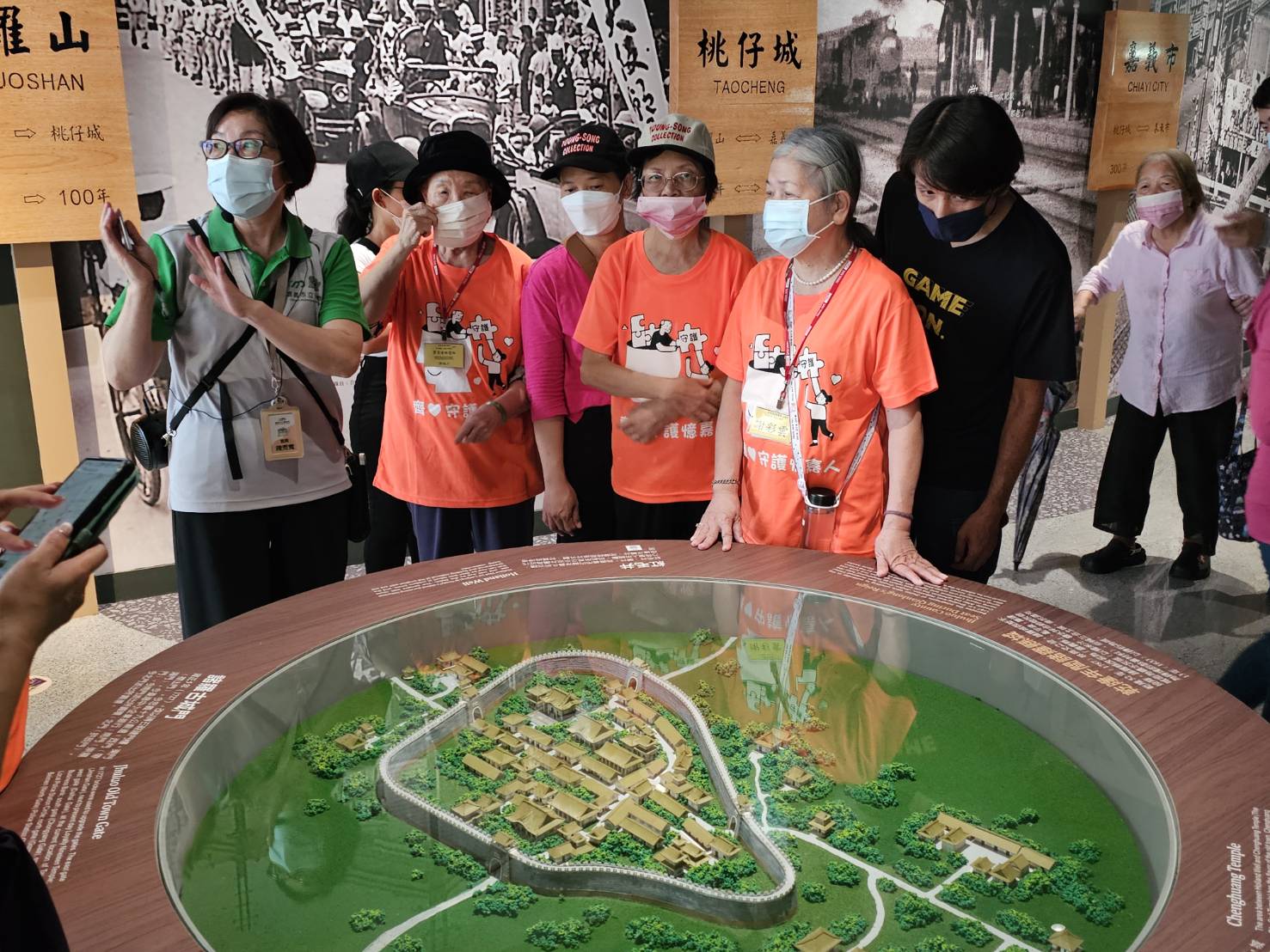 失智據點長者參訪嘉義市立博物館，實踐失智友善之社會處方箋